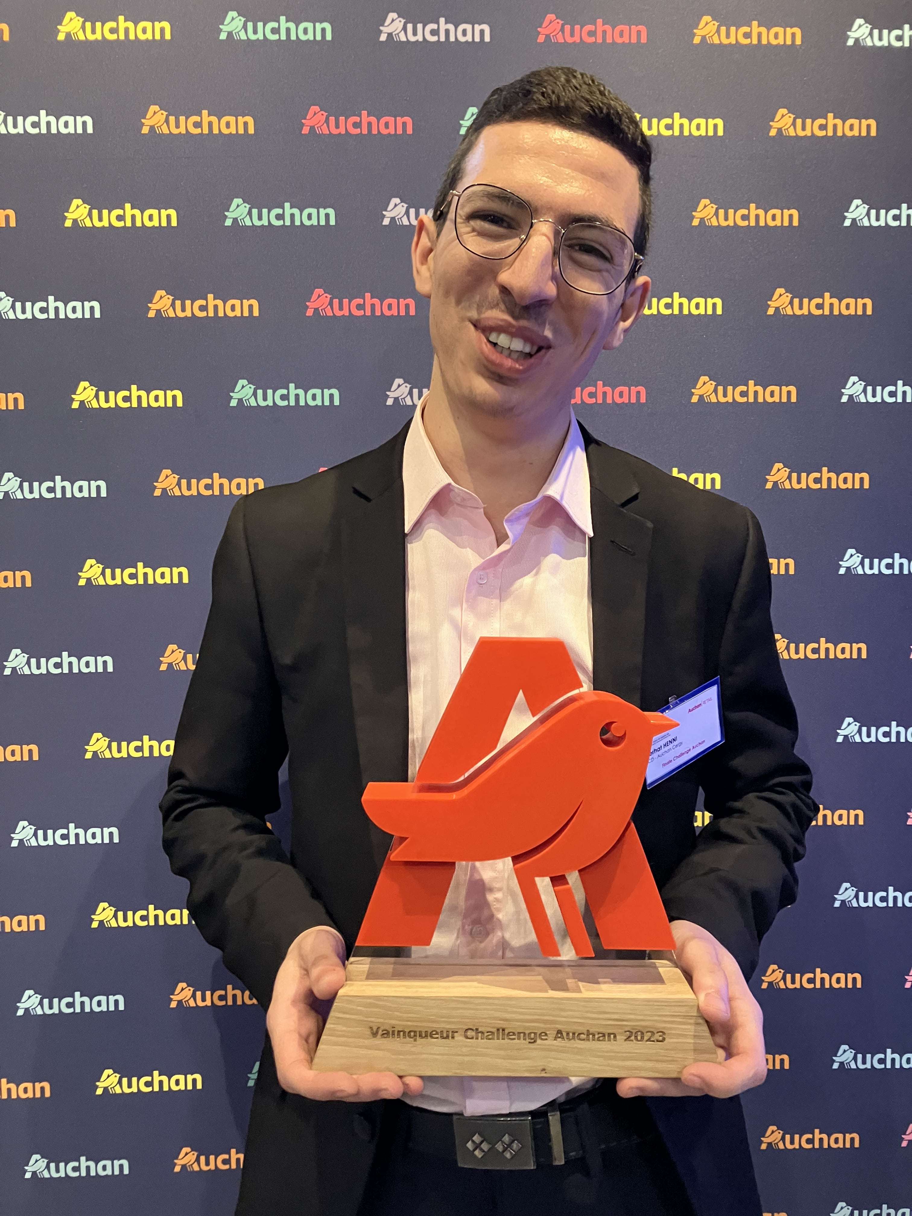 Ferhat HENNI avec le trophée du Auchan Challenge
