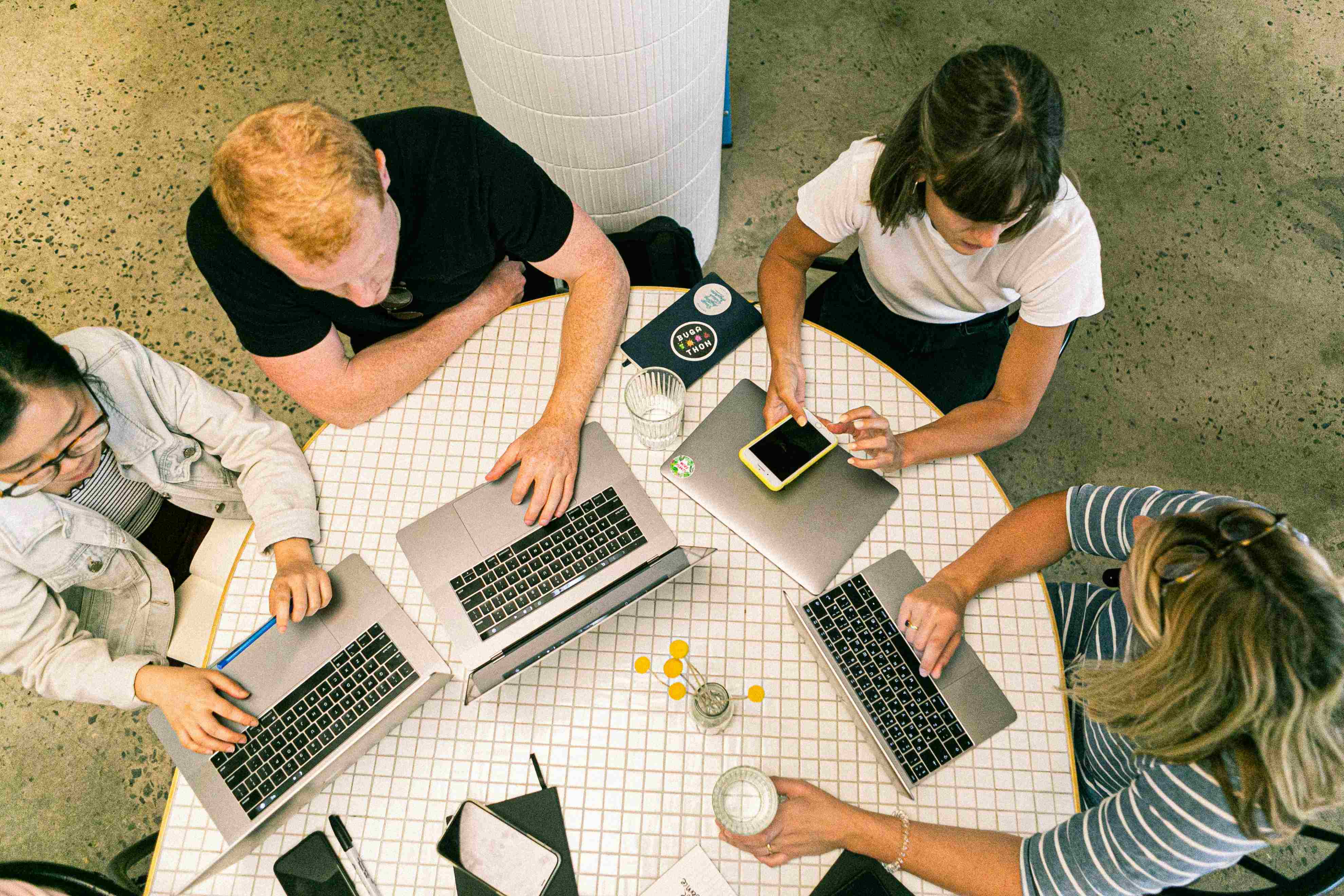 école de commerce format hybride